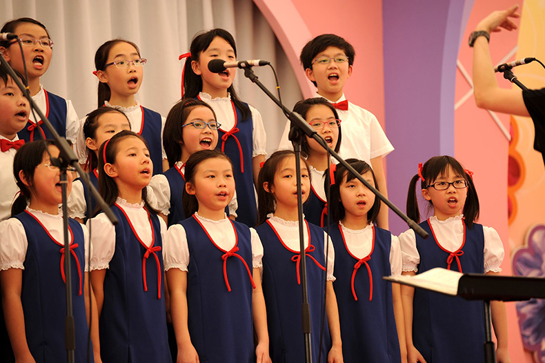儿童合唱团发型图片